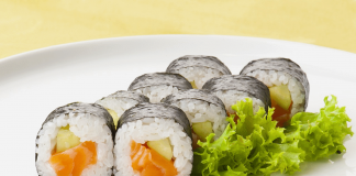 Sushi na lunch do biura