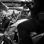 motocyklista ma motorze