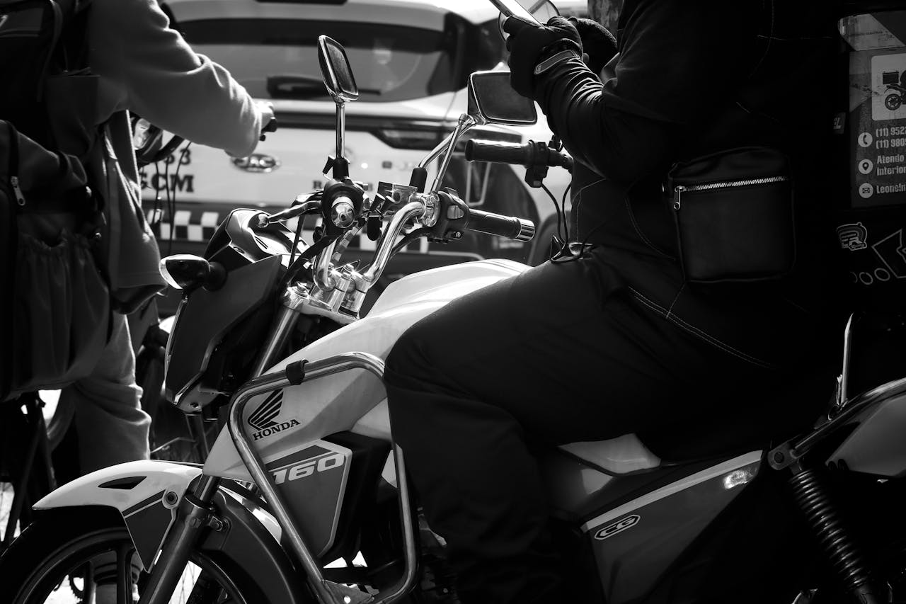 motocyklista ma motorze